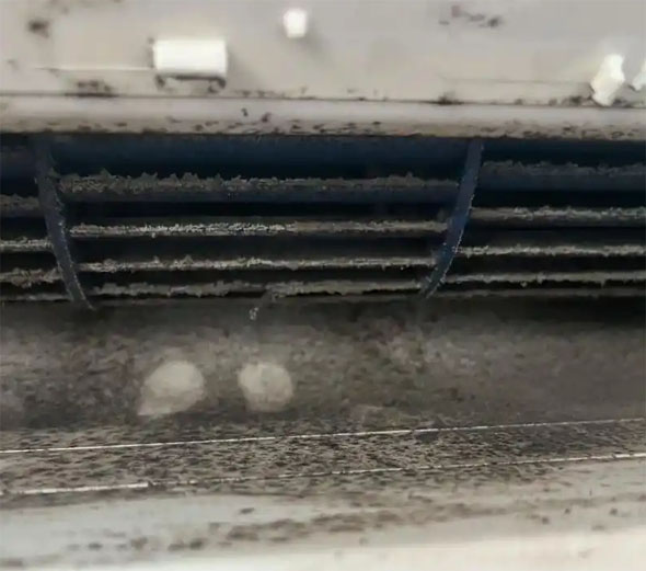 普兰空调吹的风有股烧焦味是怎么回事